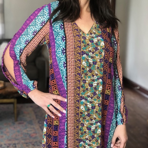 InTu. Cut-Out Sleeve Dress - Picture 4 of 6